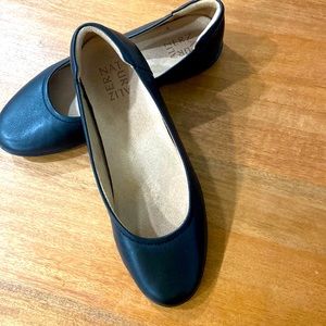 Naturalizer flexyflat leather pumps